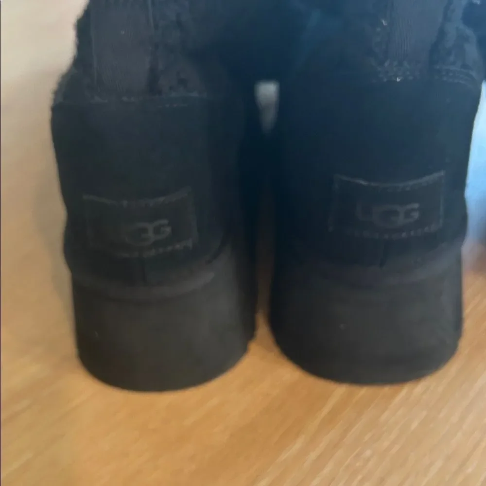 UGG CLASSIC SWEATER LETTER TALL BLACK BOOTS, Size 10,NWOT Display show some wear